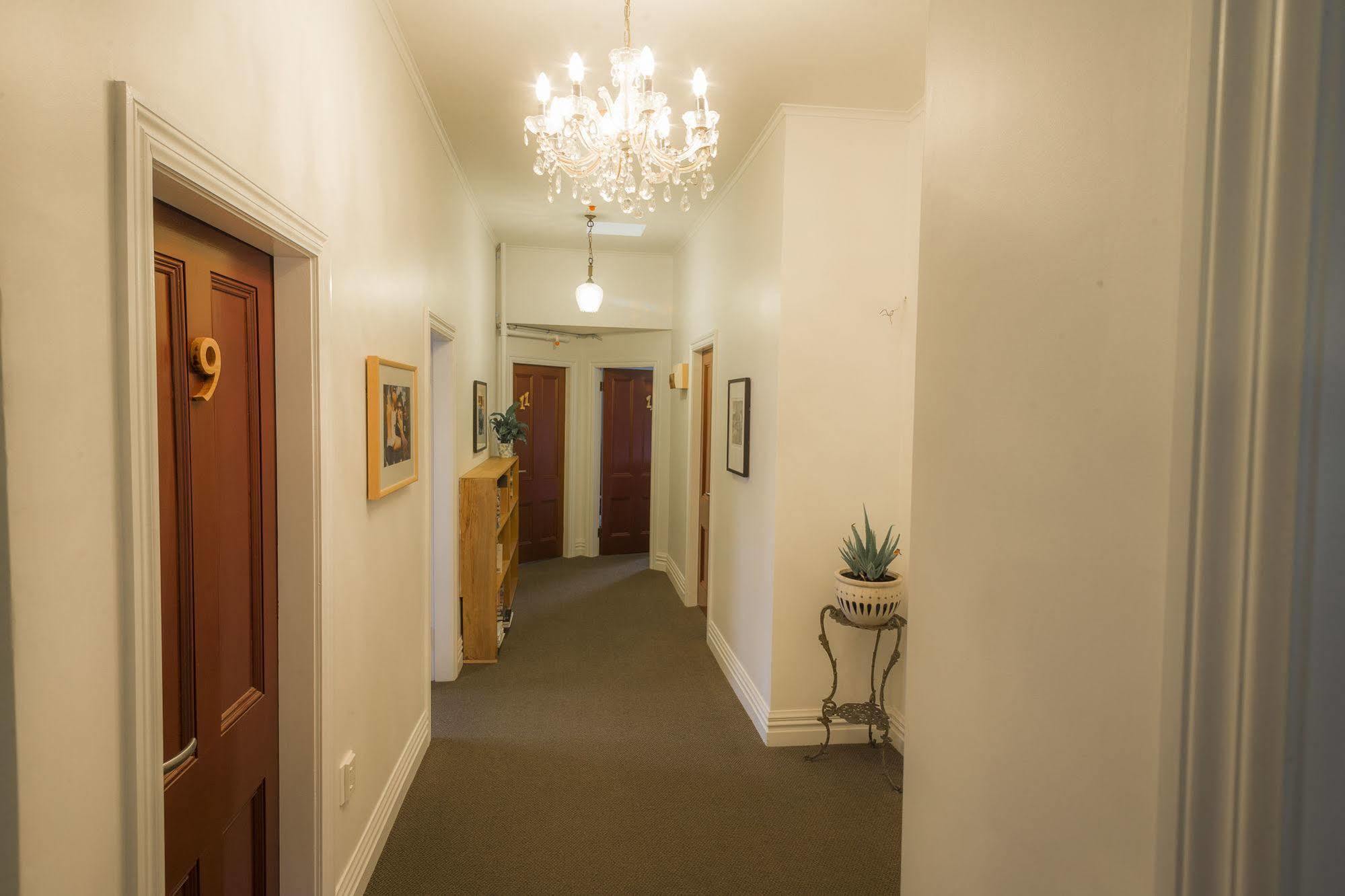The Dwellington Hostel Kültér fotó